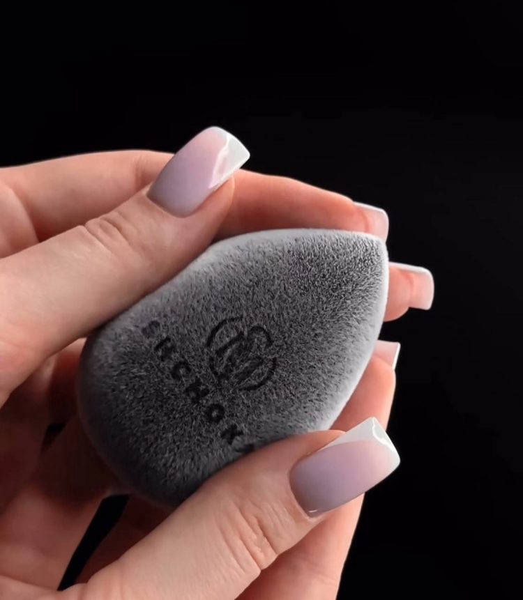 Велюровий косметичний спонж SHCHOKA для бездоганного макіяжу