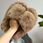 Пухнасті домашні капці