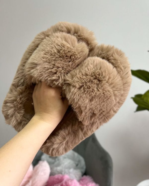 Пухнасті домашні капці