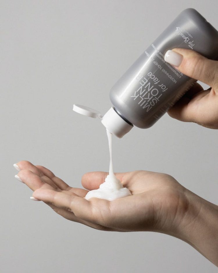 Молочний тонер з гіалуроновою кислотою Milk Toner Top Beauty